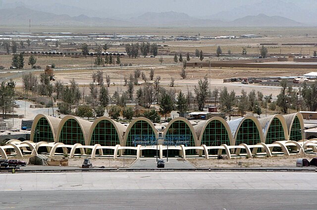 Aerial view of the airport in 2005