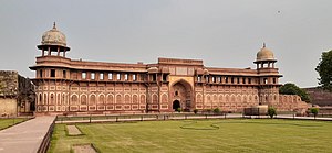 Fort d'Agra, construit par Raja Badal Singh.jpg