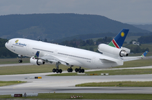 MD-11 der Air Namibia mit dem Luftfahrzeugkennzeichen V5-NMD am Flughafen Zürich im Jahr 2005