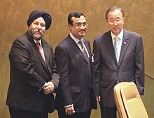 Ajay Maken pertemuan Pbb Sekretaris Jenderal, Ban Ki-Moon pada hari pembukaan Pertemuan Tingkat Tinggi di Youth Conference, di Majelis Umum PBB, New York. Wakil Tetap Perwakilan India di UN.jpg