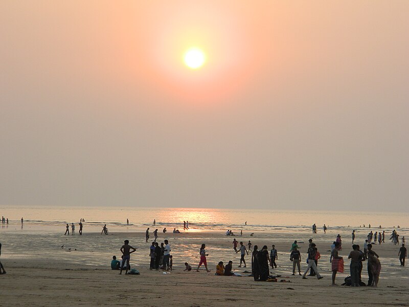 File:Aksa Beach afternoon.jpg