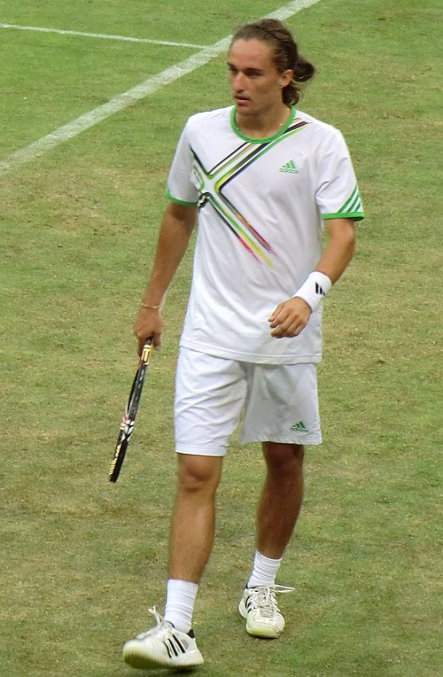 Dolgopolov playing at the 2011 Halle Open