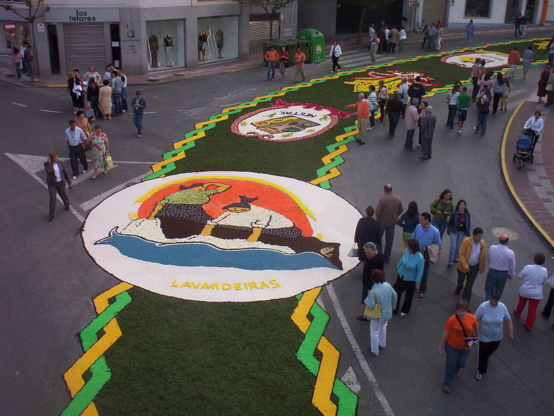 File:Alfombras burela fiestas.jpg