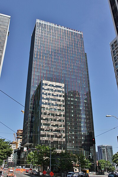 File:Amazon Tower I topped out, June 2015.jpg