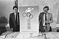 Amsterdam kandidaat Olympische Spelen 1992 burgemeester Van Thijn en wethouder , Bestanddeelnr 932-9453.jpg