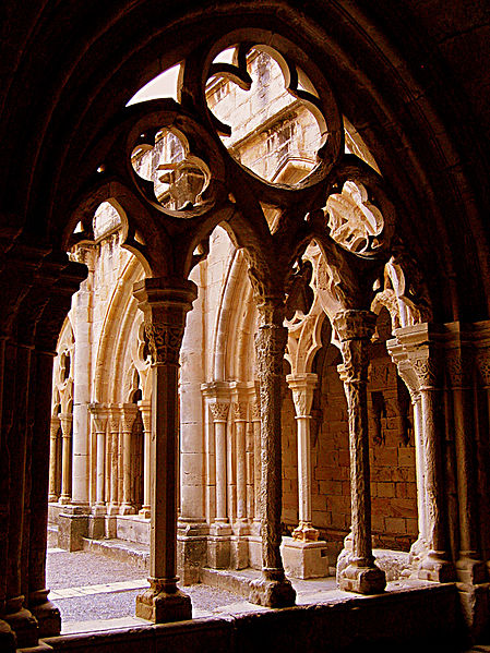 File:Arcos de Poblet.jpg