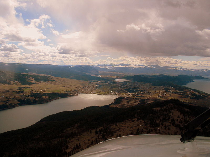 File:Arriving into Kelowna (434667493).jpg