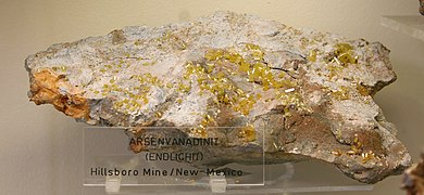 Arsenvanadinit - Mineralogisches Museum Bonn (7279).jpg