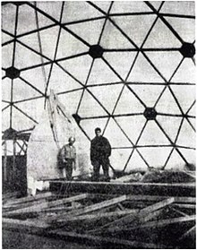 Atlanteans under the geodesic dome during the construction of Atlantis II (1970) Atlantes sous le dome geodesique.jpg