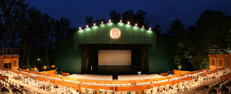 File:Auditori Parc del Castell.JPG