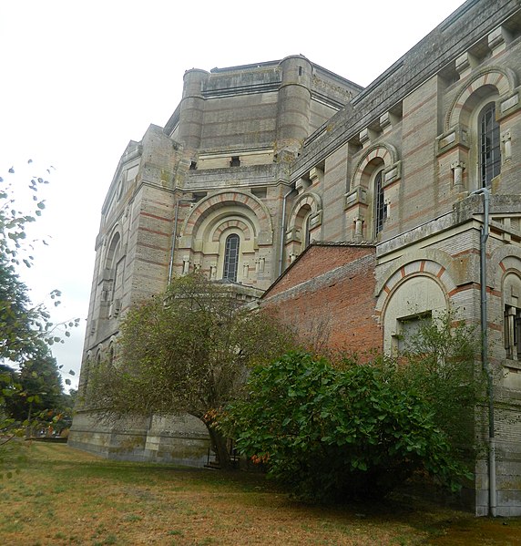 File:Autre grande vue de la Basilique Sainte-Germaine de Pibrac.jpg