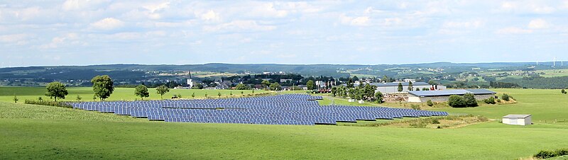 File:Auw bei Prüm (Eifel); Solarkraftanlage a.jpg