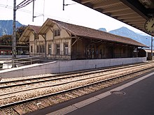 Der Güterschuppen des Bahnhof Landquart, südlich ist ihm eine gedeckte Umladerampe angebaut