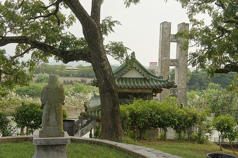 File:Bajiang River Charity Ferry Memorial Garden, Land Deity Statue (Taiwan).jpg