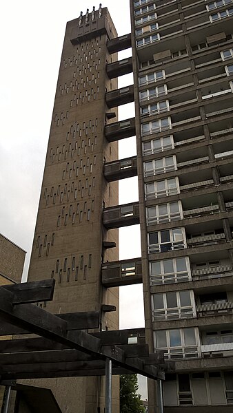 File:Balfron Tower - 36461569255.jpg