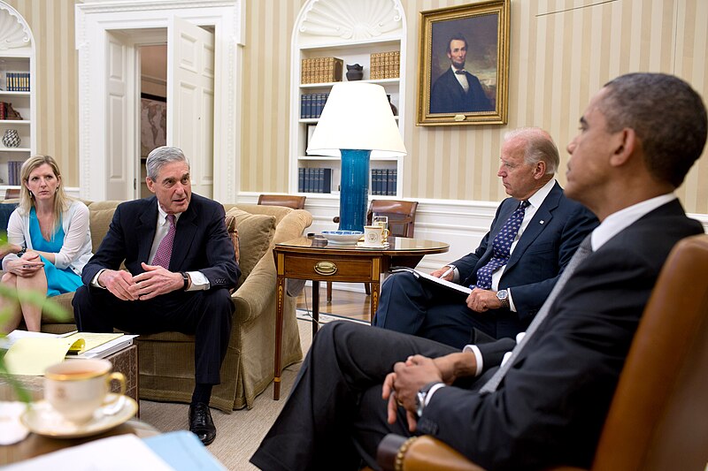 File:Barack Obama and Joe Biden meet with Kathryn Ruemmler and FBI Director Robert Mueller, 2012.jpg