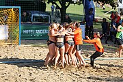 Deutsch: Beachhandball Europameisterschaften 2019 (Beach handball Euro); Tag 4: 5. Juli 2019 – Frauen, Viertelfinale, Niederlande-Griechenland 2:1 (25:12, 18:24, 7:6) English: Beach handball Euro; Day 4: 5 July 2019 – Quarter Final Women – Netherlands-Greece 2:1 (25:12, 18:24, 7:6)