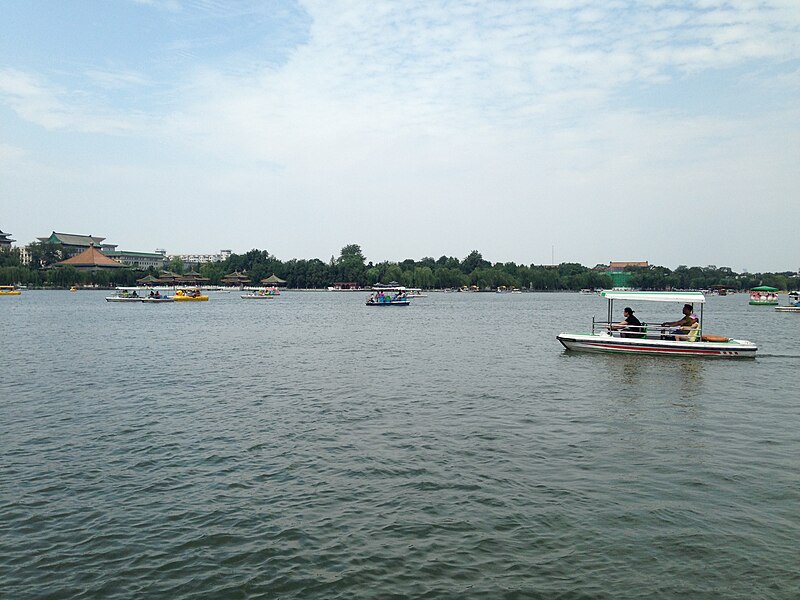 File:Beihai Lake from boat 1.jpg