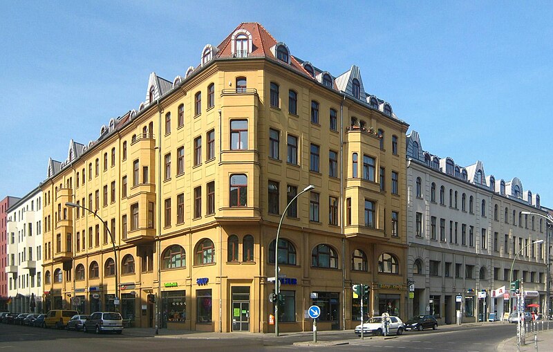 File:Berlin, Mitte, Muenzstrasse 1-5, Wohn- und Geschaeftshaus.jpg