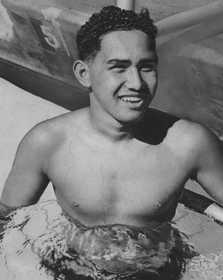 Bill Smith swimmer 1941.jpg