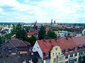 Blick vom Riesenrad nach Norden mit drei Kirchen und Telekom-Hochhaus - panoramio.jpg
