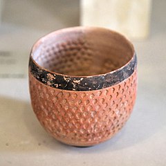 Bowl ornated with stamped lozanges-E 32486