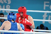 Deutsch: Boxen bei den Olympischen Jugendspielen 2018 Tag 12, 18. Oktober 2018 - Finale Leichtgewicht Mädchen – Oriana Saputo (Argentinien, blau) schlägt Emma Lawson (Australien, rot) 5-0; Ringrichter ist José Romero (Spanien). English: Boxing at the 2018 Summer Youth Olympics on 18 October 2018 – Girls' lightweight Bronze Medal Bout – Oriana Saputo (Argentina, blue) wins over Emma Lawson (Australie, red) 5-0; Referee is José Romero (Spain). Español: Boxeo en los Juegos Olímpicos Juveniles de Verano de 2018 en 18 de octubre de 2018 - Combate de medalla de bronce de las niñas: Oriana Saputo (Argentina, azul) gana a Emma Lawson (Australie, roja) 5-0; Árbitro es José Romero (España).