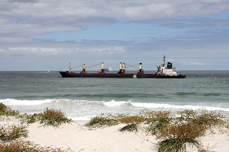 File:Bulk carrier Seli 1, stranded off Cape Town.jpg