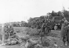 Olasz csapatok oszlopa a guadalajarai hadművelet alatt.