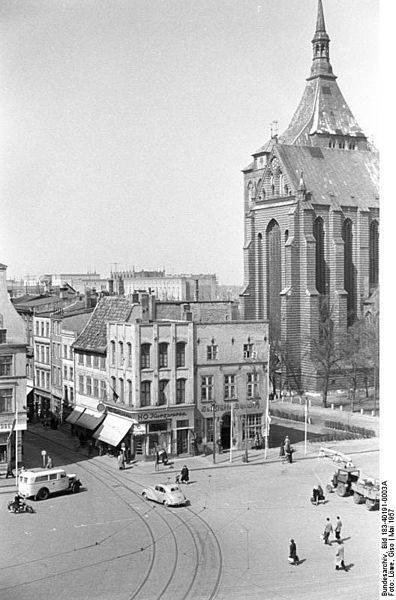 File:Bundesarchiv Bild 183-40191-0003A, Rostock, Marktplatz, Marienkirch.jpg