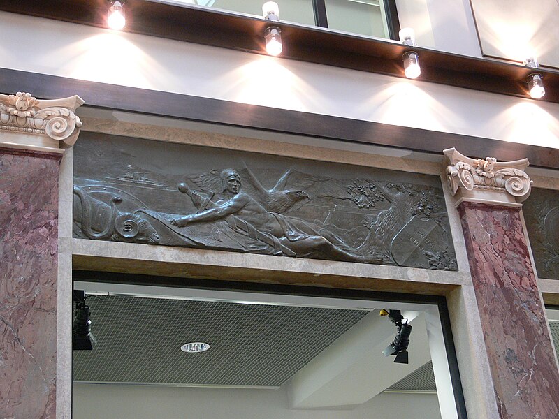 File:Bundesrat Wandelhalle Relief.jpg