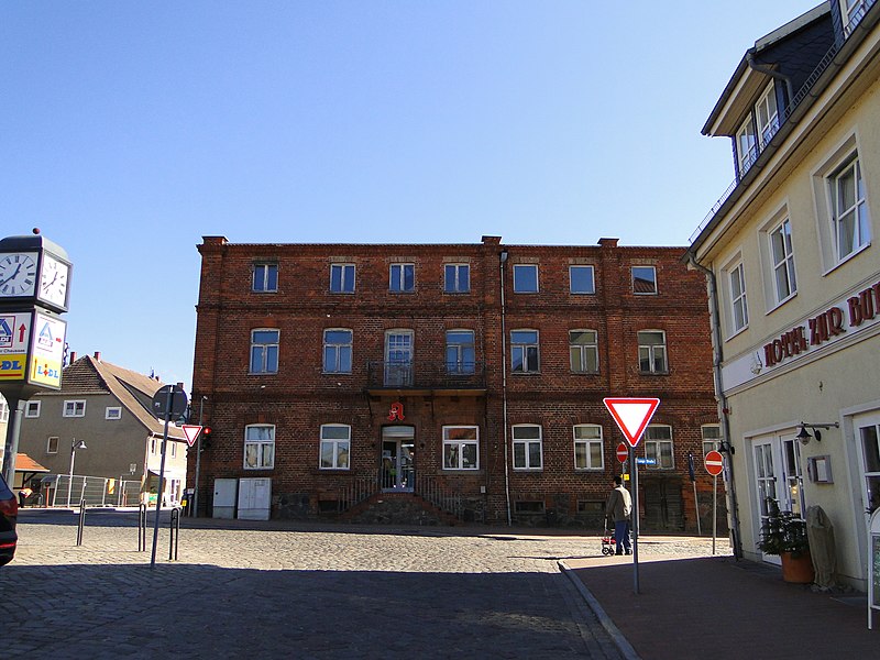 File:Burg Stargard Markt Apotheke 2011-03-07 088.JPG