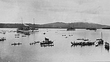 Dutch ships in Maluku during the colonial era COLLECTIE TROPENMUSEUM Baai met passagiersschepen en prauwen Molukken TMnr 60026901.jpg