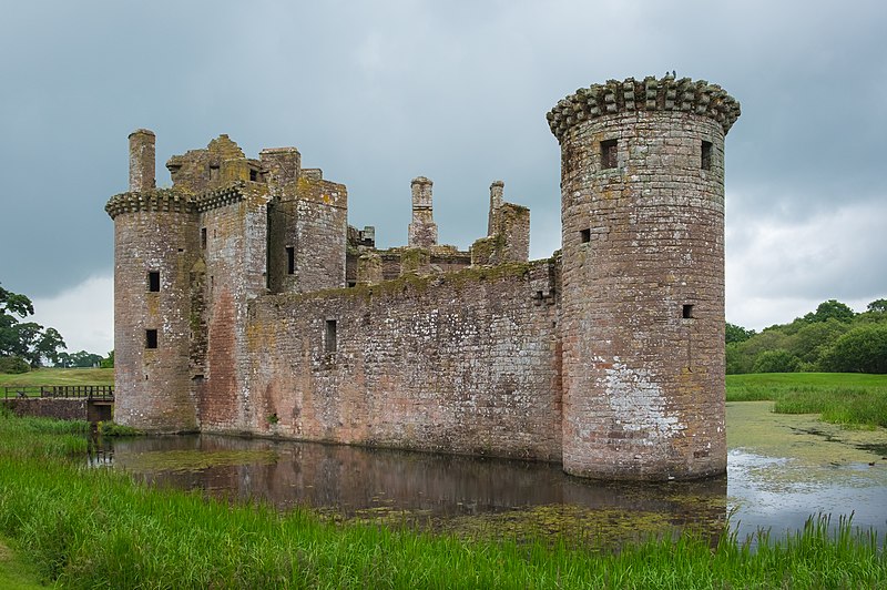 File:Caerlaverock Castle 2016.jpg