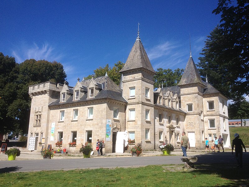 File:Château de Beaumont-du-Lac.jpg