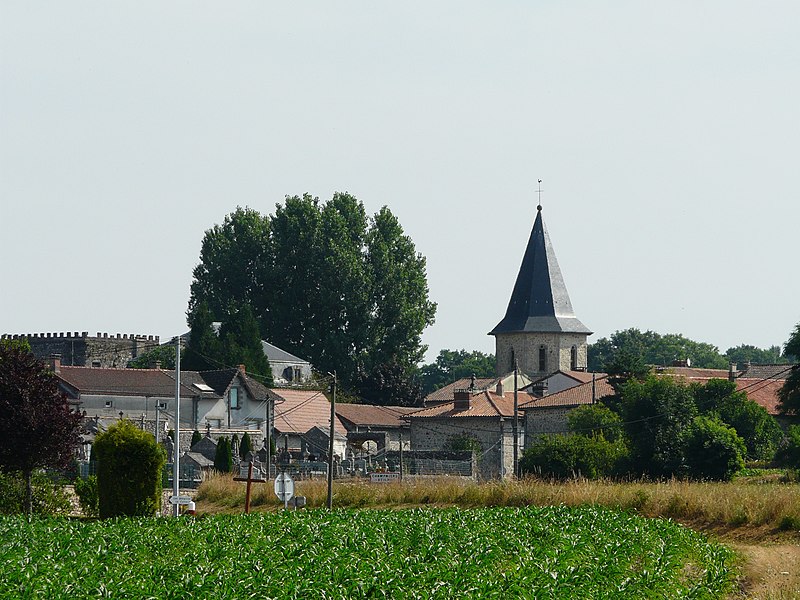 File:Champniers-et-Reilhac village.JPG