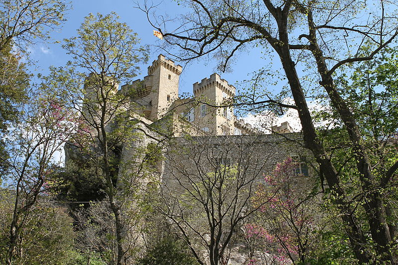 File:Chateau de la Barben 20130424 02.jpg