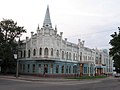 Antiguu edificiu del Hotel Slovyanskyi, güei un bancu