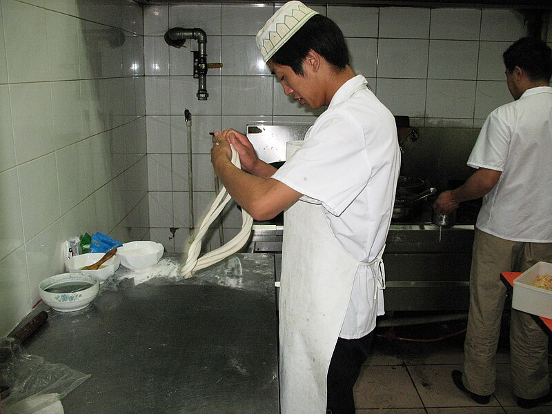 File:Coocking noodles in Beijin002.jpg