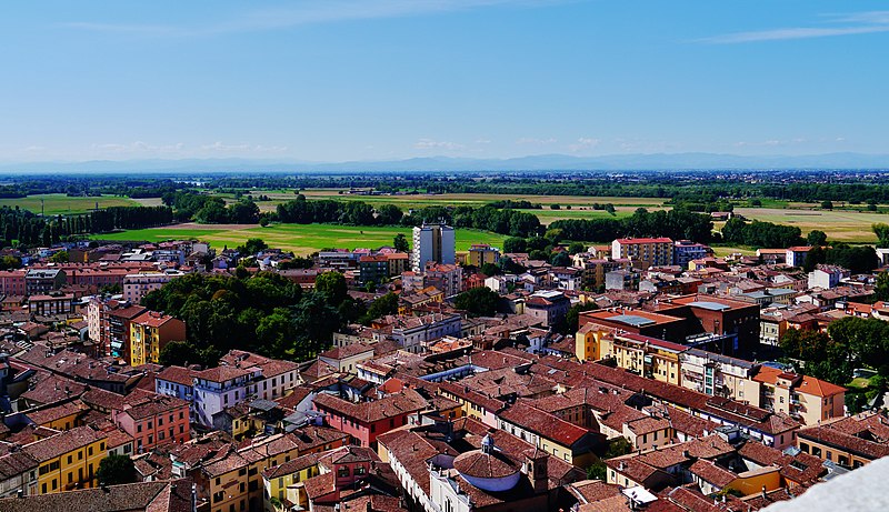 File:Cremona Cattedrale di Santa Maria Assunta Torrazzo Vista Panoramica 03.jpg