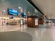 The station concourse level featuring the artwork DT18 Telok Ayer MRT concourse 20210310 153612.jpg