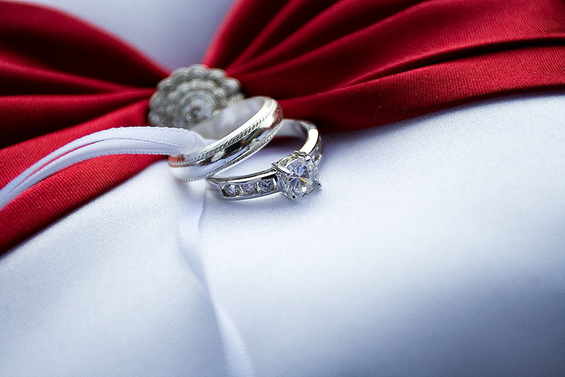 File:Diamond rings photo by by KellyB.jpg