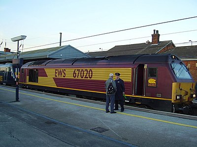 EWS 67020 hauling a failed GNER InterCity 225 at Grantham in 2007.