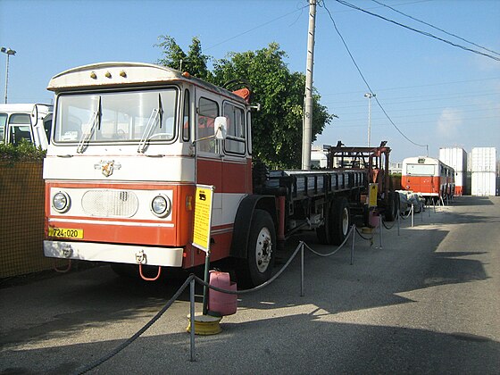"ליילנד MCW אולימפיק" - אוטובוס גרר של חברת אגד (צולם ב-מוזיאון אגד בחולון) (תמונה מס. 2)