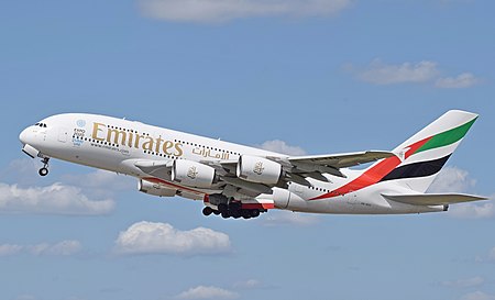 Tập_tin:Emirates_A380-800_(A6-EEC)_departs_London_Heathrow_7June_2015_arp.jpg