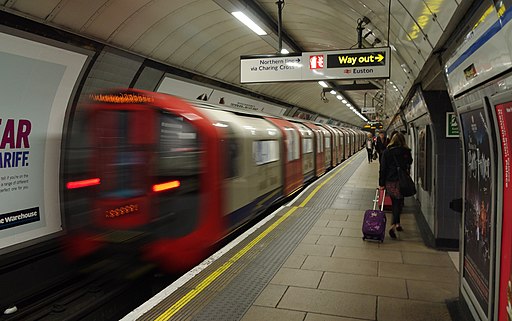 Euston station MMB 76 2009-stock