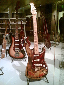 Fender Stratocaster brûlée par Jimi Hendrix et récupérée par Frank Zappa