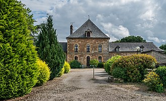 Le château de la Goudalie, à Rodelle, dans le Rouergue. (définition réelle 5 451 × 3 336)