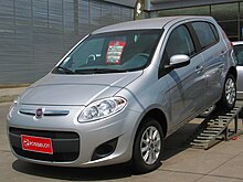 Fiat Palio 1.4 Attractive 2014 (12280182114).jpg