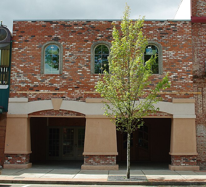 File:Forest Grove Oregon building on Main Street.JPG